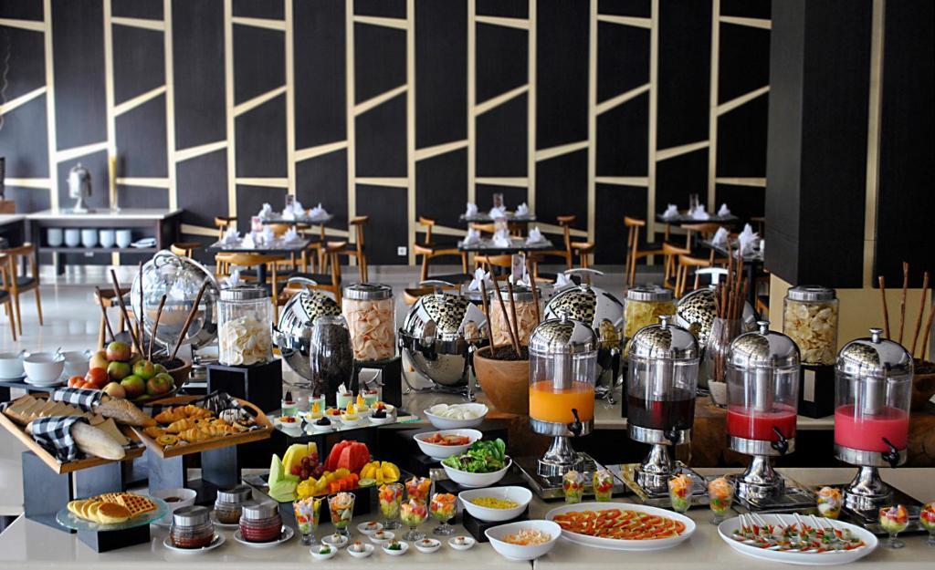 Atria Hotel Magelang Buitenkant foto