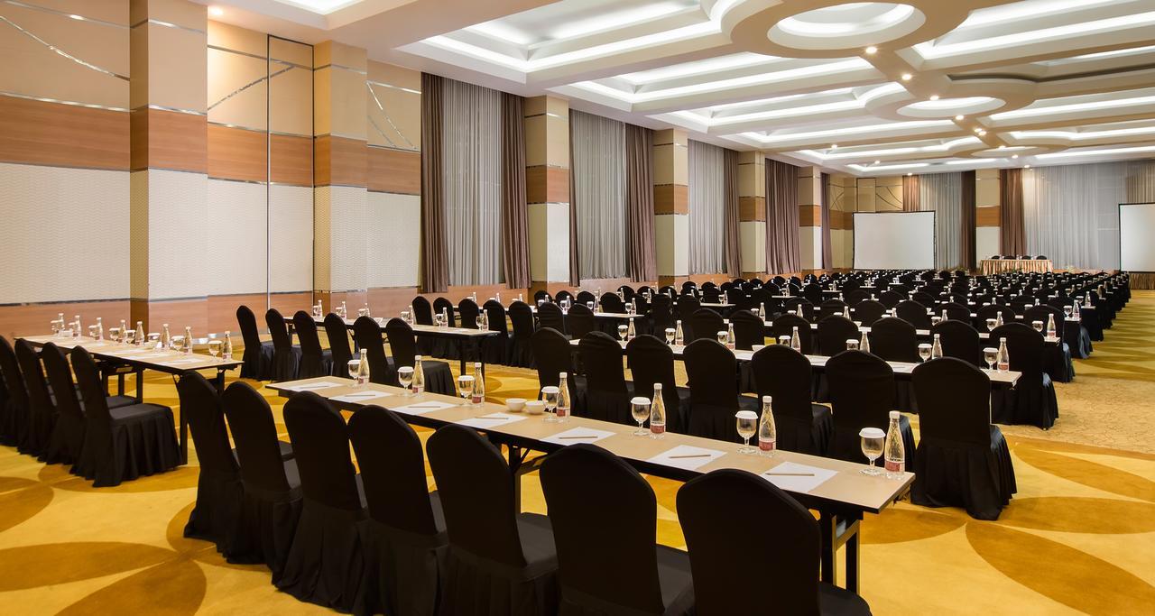 Atria Hotel Magelang Buitenkant foto